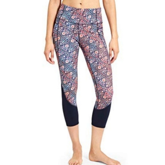 Athleta Pants - Athleta high-rise tapestry chaturanga capri sz XS